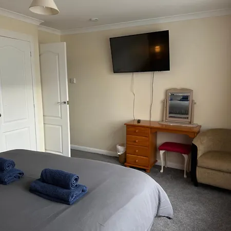 11 Chester Road Newquay * New Quay